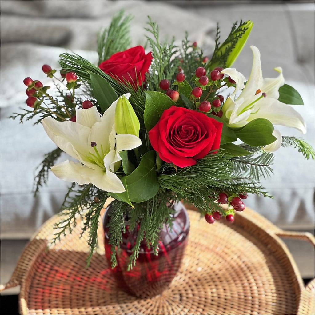 Evergreen Delight Bouquet – Caines Flowers, Barberton OH