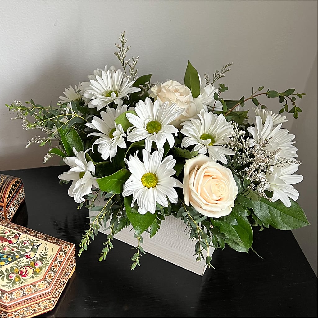 Fresh Linen Box Bouquet –  Caines Flowers, Barberton OH