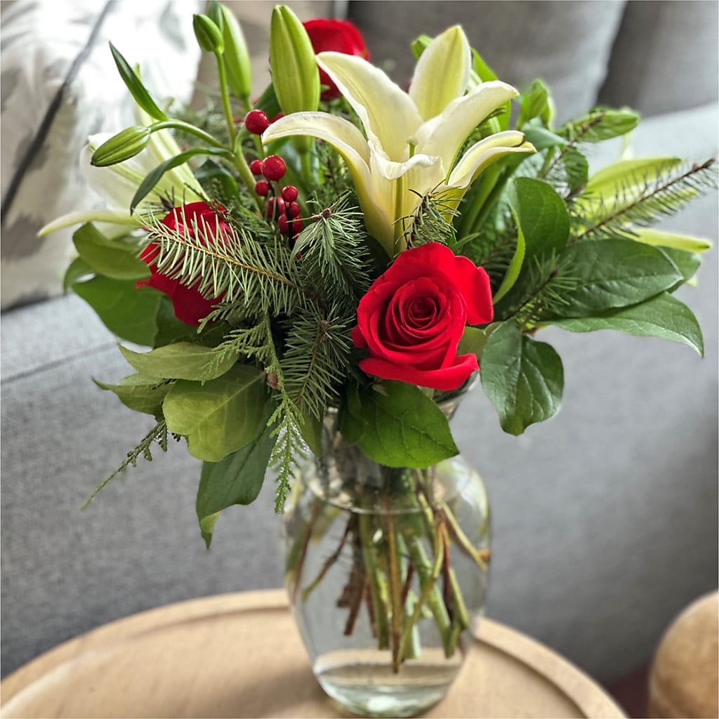 Sparkling Snowflakes Bouquet –  Caines Flowers, Barberton OH