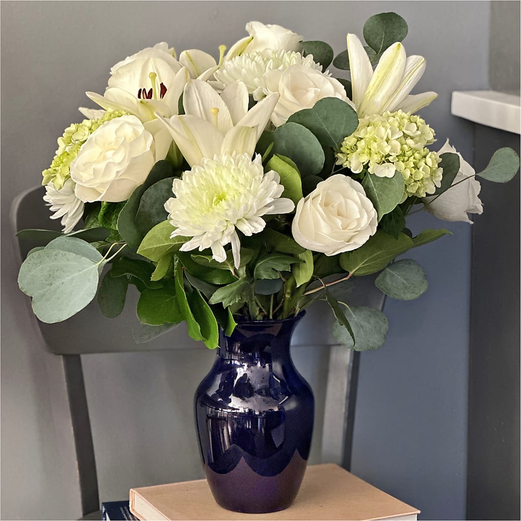 Snowy Dreams Bouquet –  Caines Flowers, Barberton OH